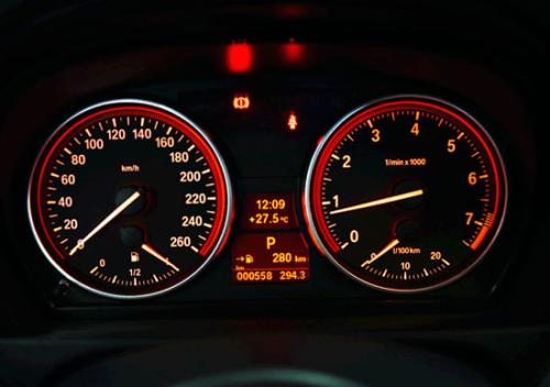 汽車儀表板